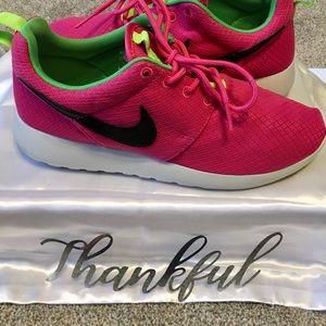 Nike Hot Pink Neon Green Run W S7